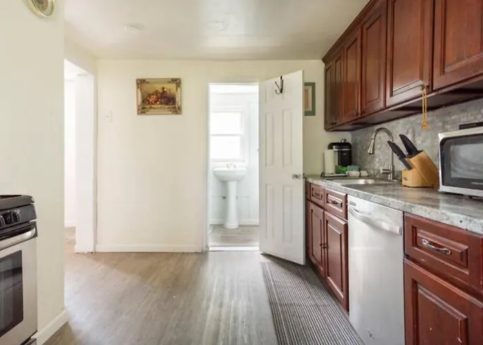 Cozy Room With Private Bathroom