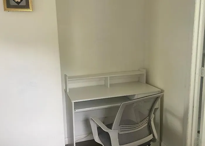 Cozy Room With Private Bathroom